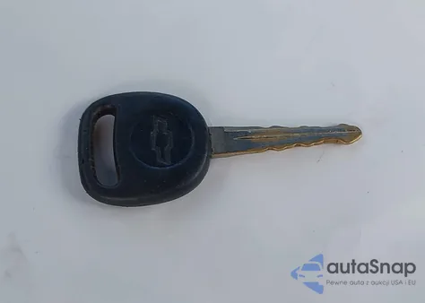 2000 Chevrolet Silverado 1500 Ls z USA, uszkodzony, nr VIN 1GCEK14T8YE137776